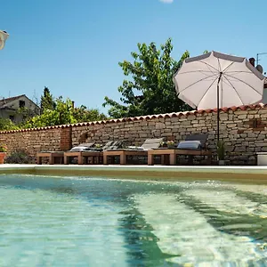 ferienwohnungen-vi-la-mare.hotelinzadar.com/